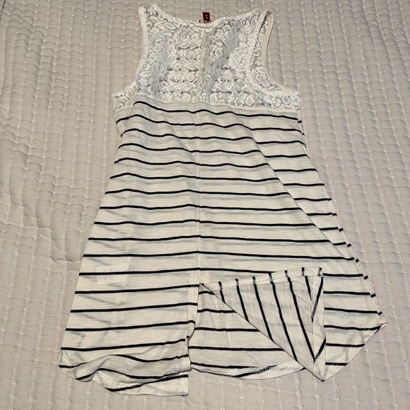 Striped Lace Tank - Picture 2 of 3